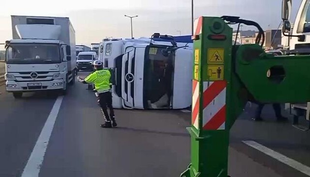Pendik TEM Otoyolu'nda feci kaza!